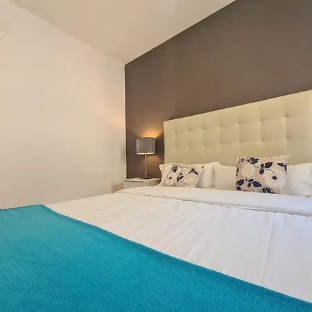 Walk To Camp Nou - Wi-fi Ac 3 Bed By Myrentalhost *